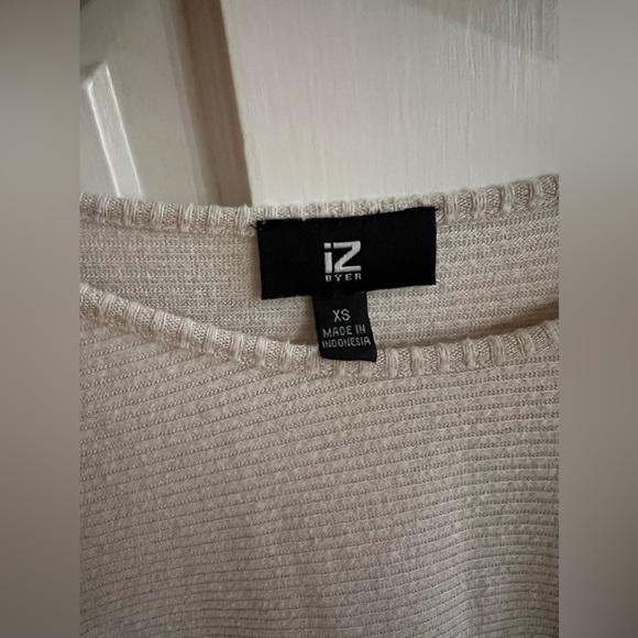 Cream Colored Lightweight Sweater - Picture 4 of 4